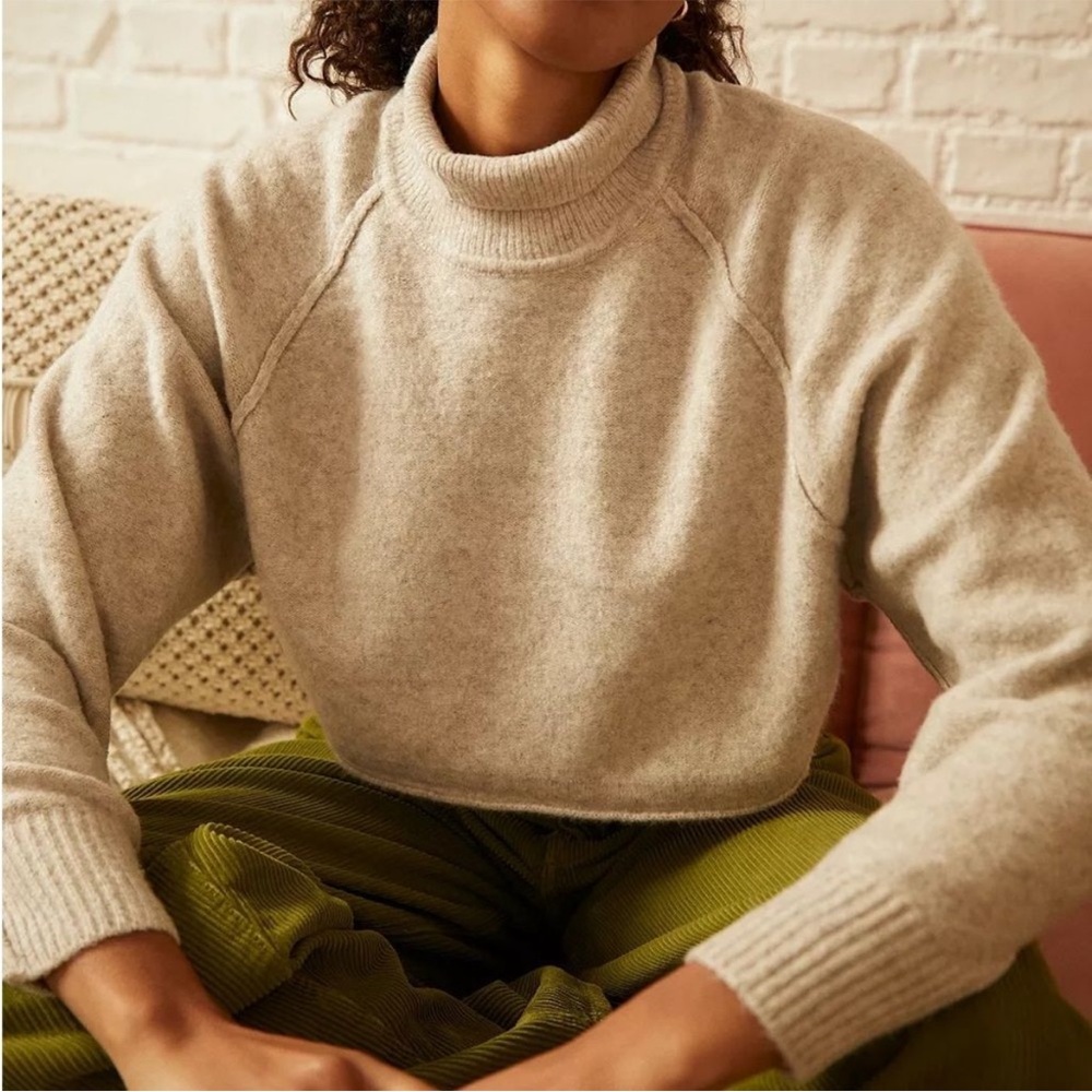Urban Outfitters Kyla Cropped Turtleneck Sweater Beige Cream Long Sleeve Size L